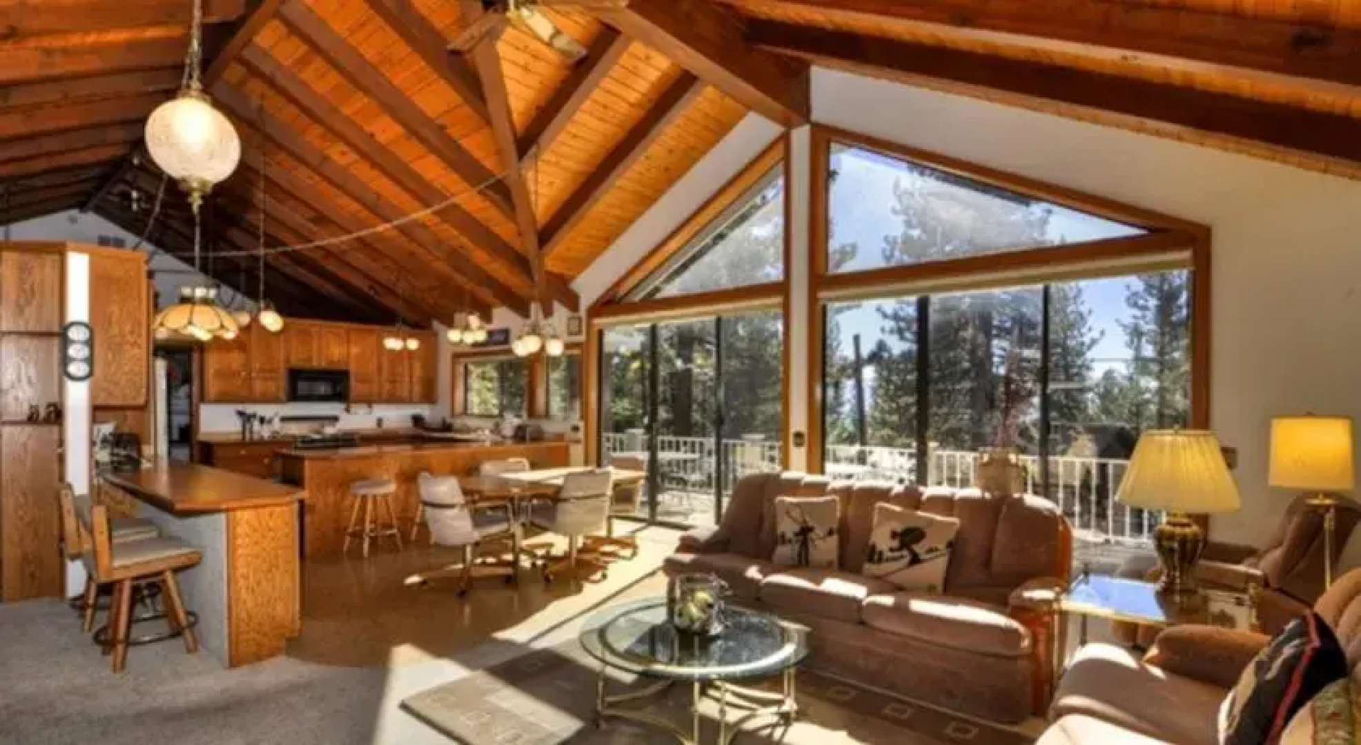 RedAwning Lakeshore Boulevard Grand Retreat