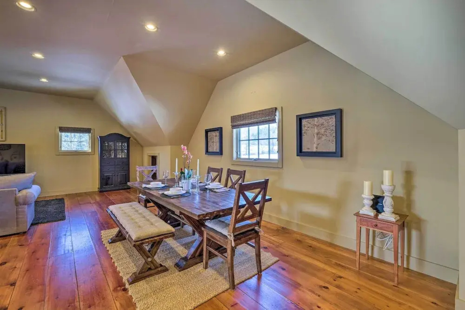 Luxe 'green Barn' Near Skiing w/ Mt Equinox Views!