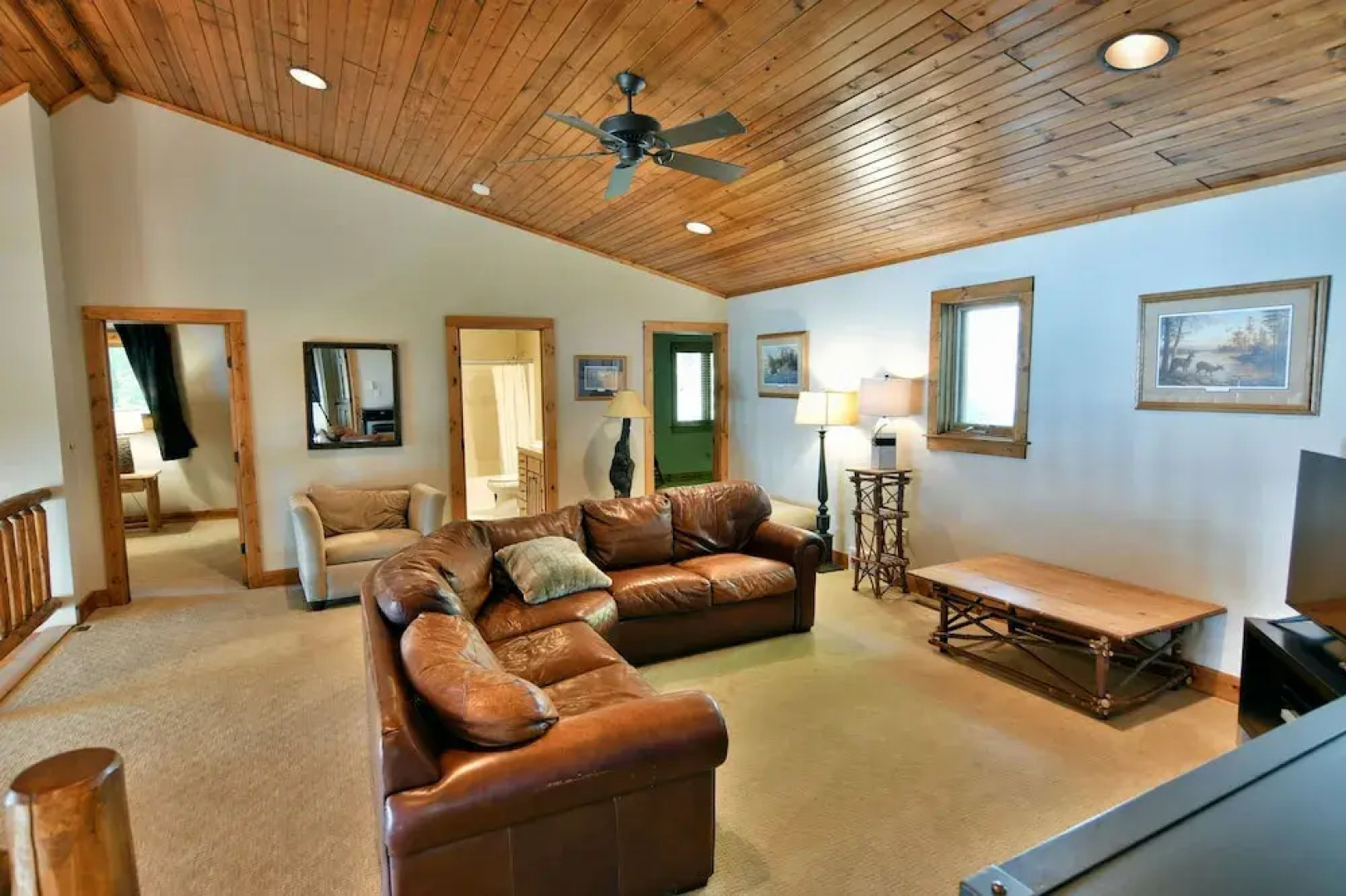 Lumberjack Lodge 5 Bedroom Home by RedAwning