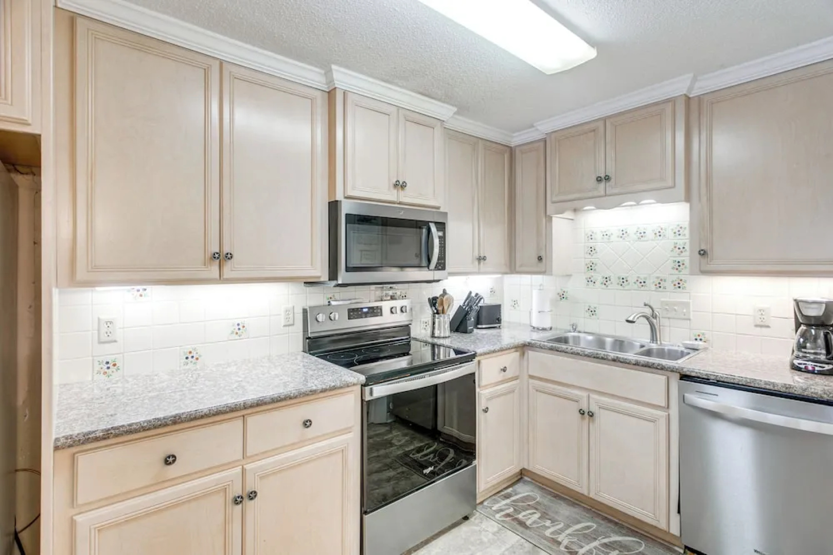 Resort-style Condo in St Simons ~ 1 Mi to Pier!