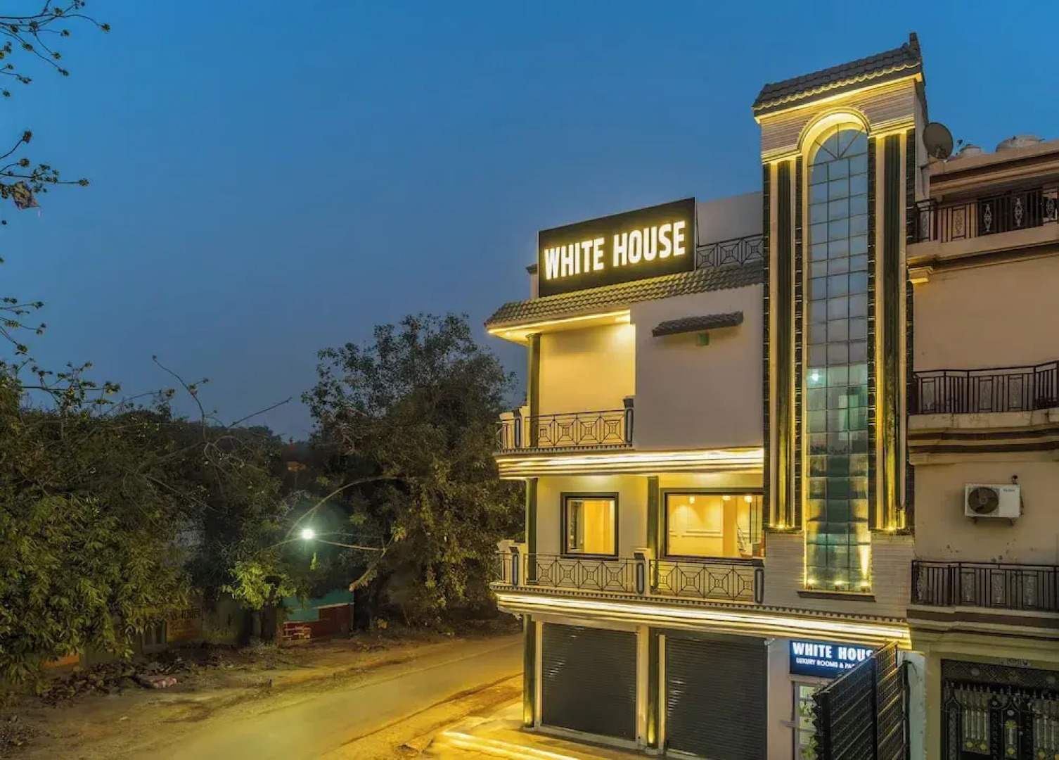 White House Royal Living