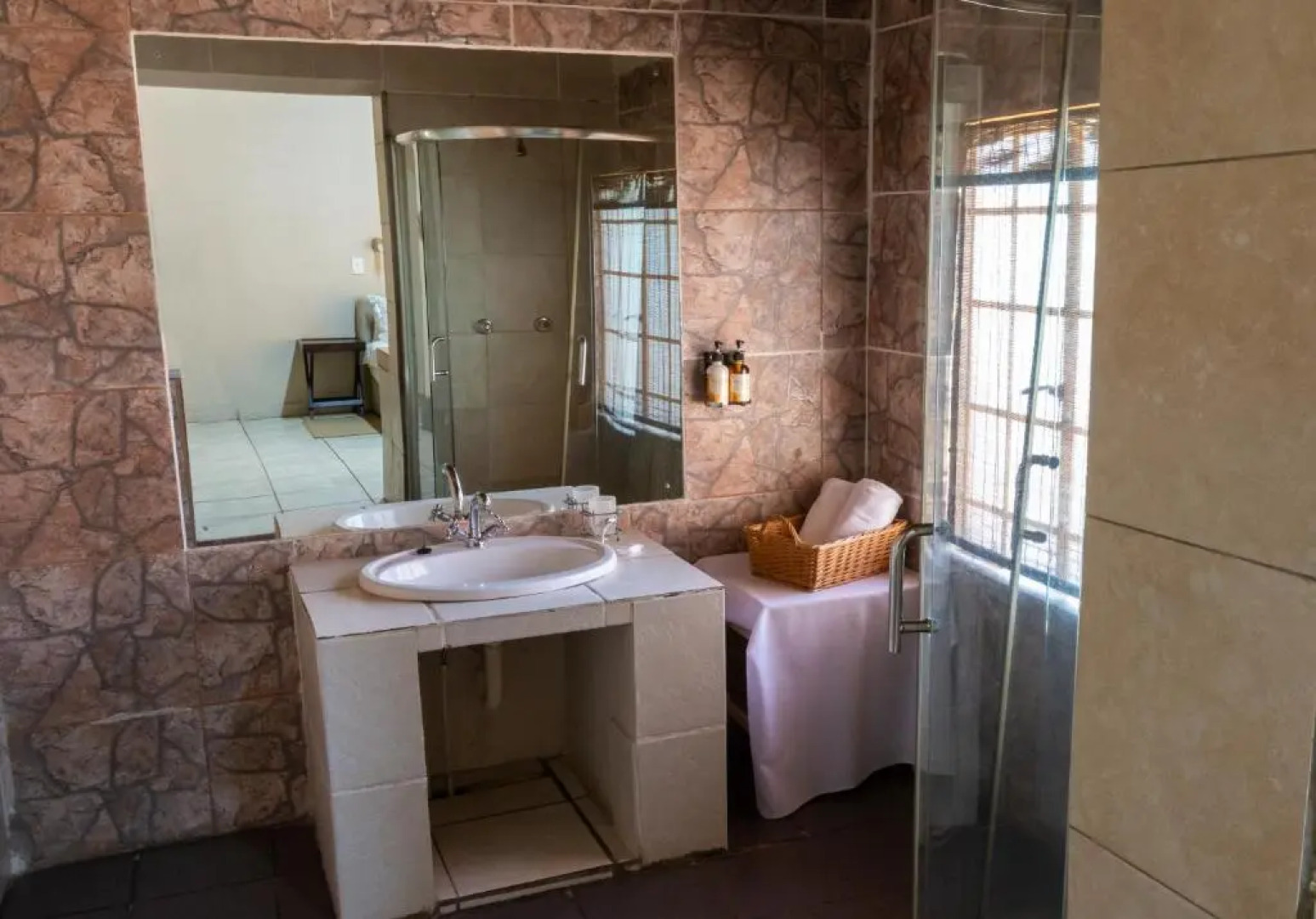 Lions Rock River Lodge