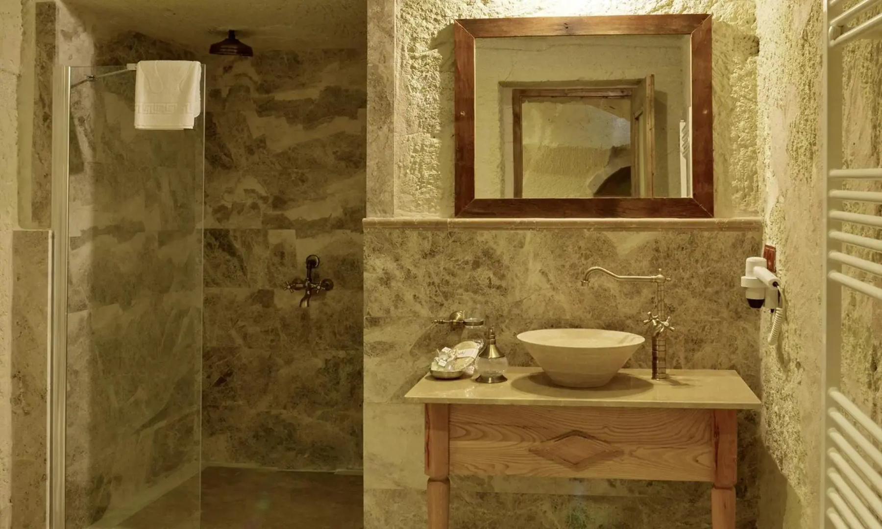 Seki Cave Suites