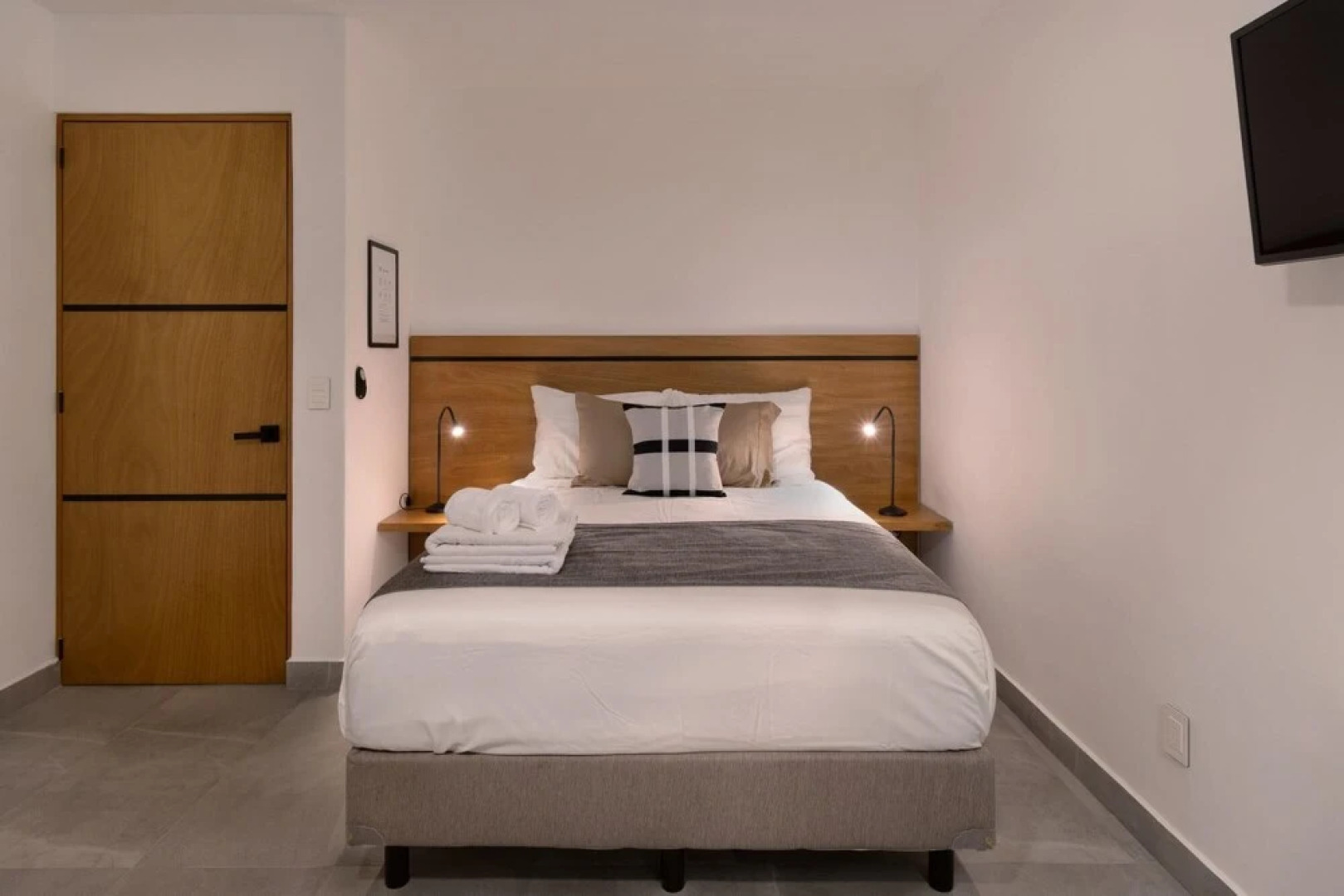 Modern Light-filled Apartment With Private Garden