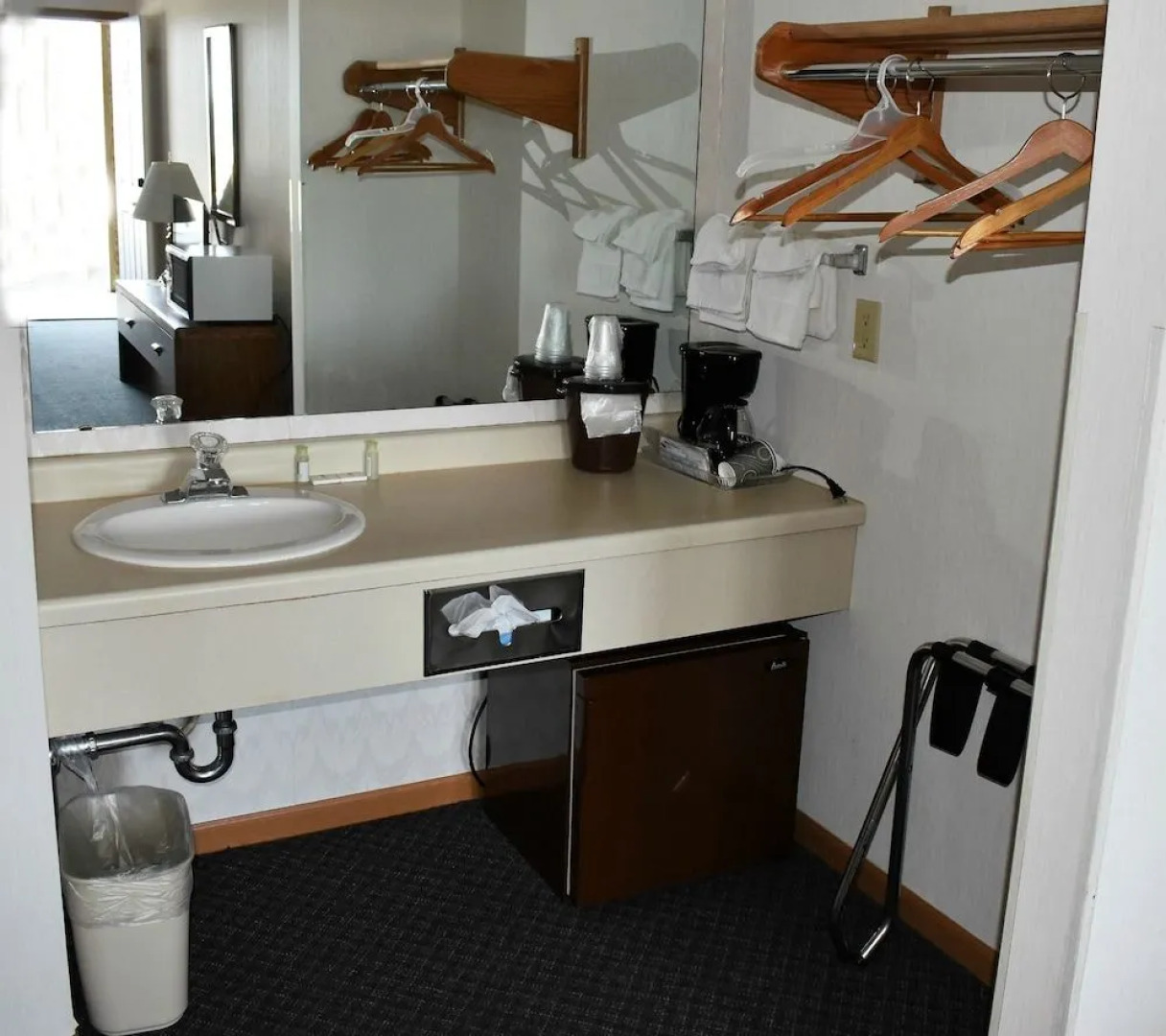 Days Inn & Suites by Wyndham St. Ignace Lakefront