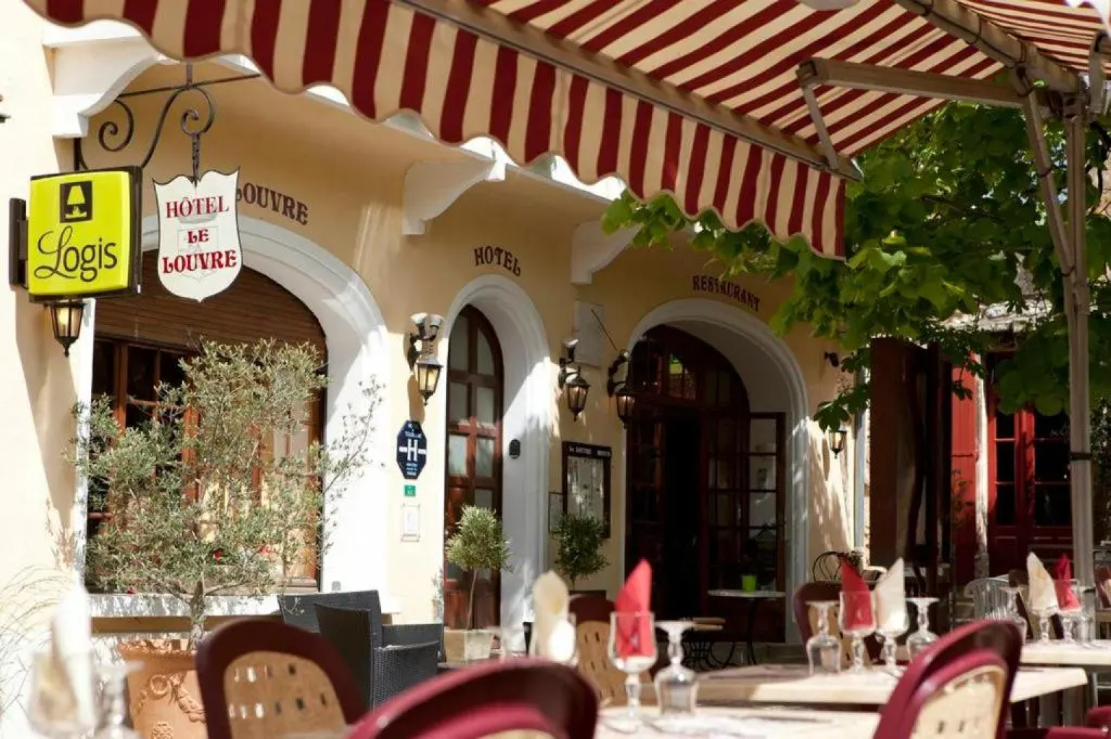 Logis Hotel Restaurant Le Louvre