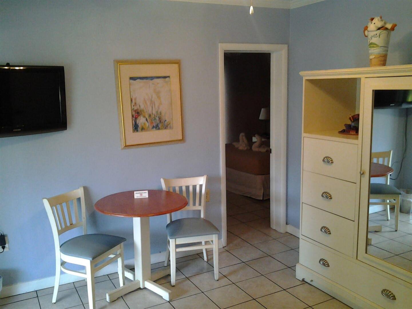 Lakeside Inn and Cafe