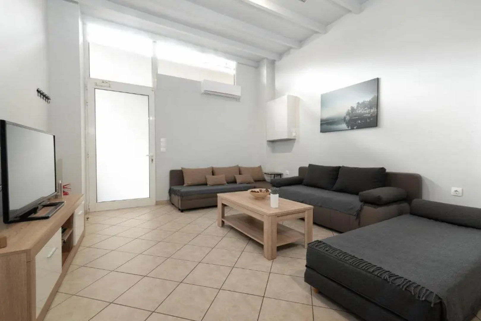 Spacious apartment-600m from the subway