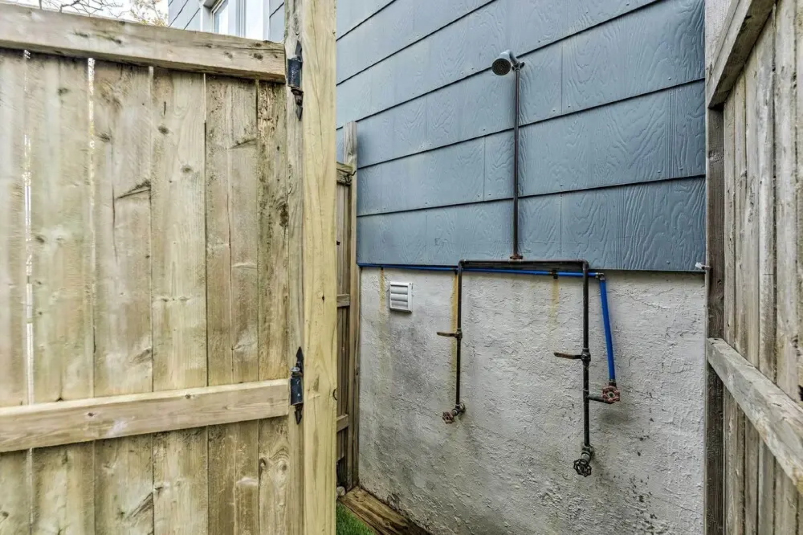 Cozy Ventnor Getaway: Walk to Public Beach!