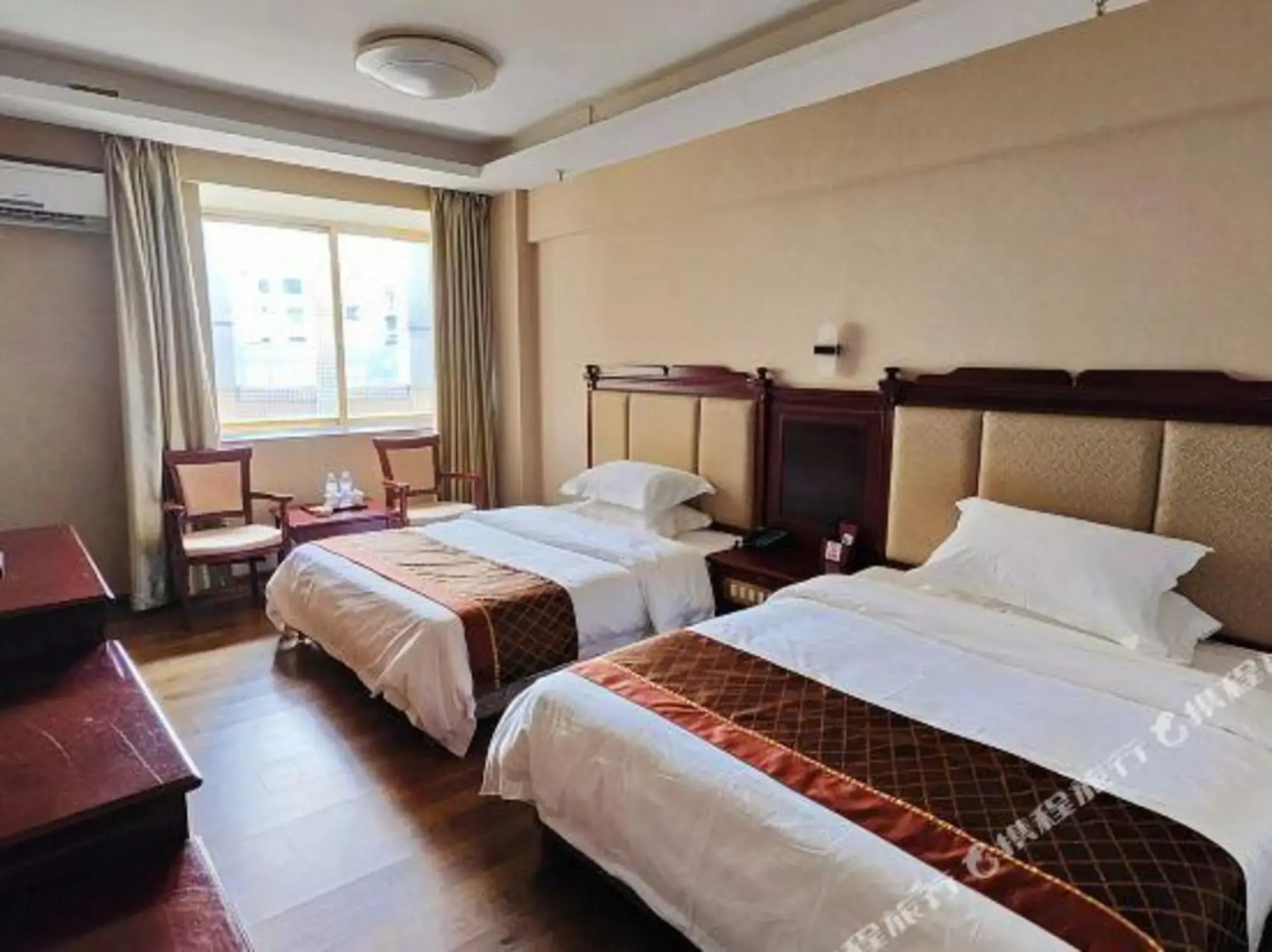 Shidai Holiday Hotel