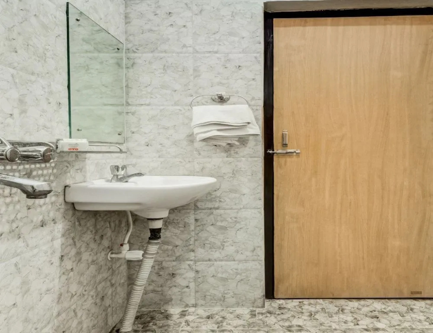 OYO Flagship 14008 Hotel The Avenue