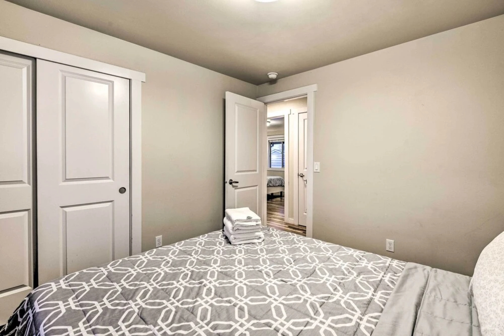 Spacious Kent Home ~ 17 Mi to Dtwn Seattle!