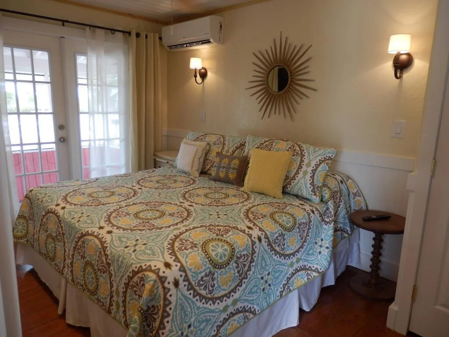 Castaways Beach and Bay Cottages