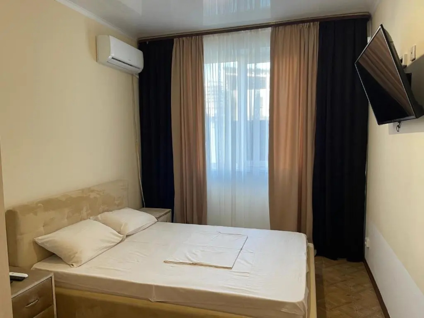 Guest House on Druzhby 1