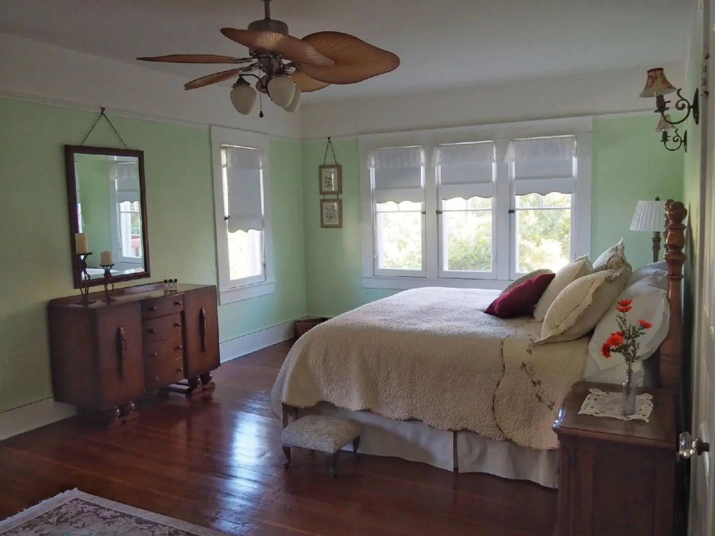 Lady Geneva Bed and Breakfast