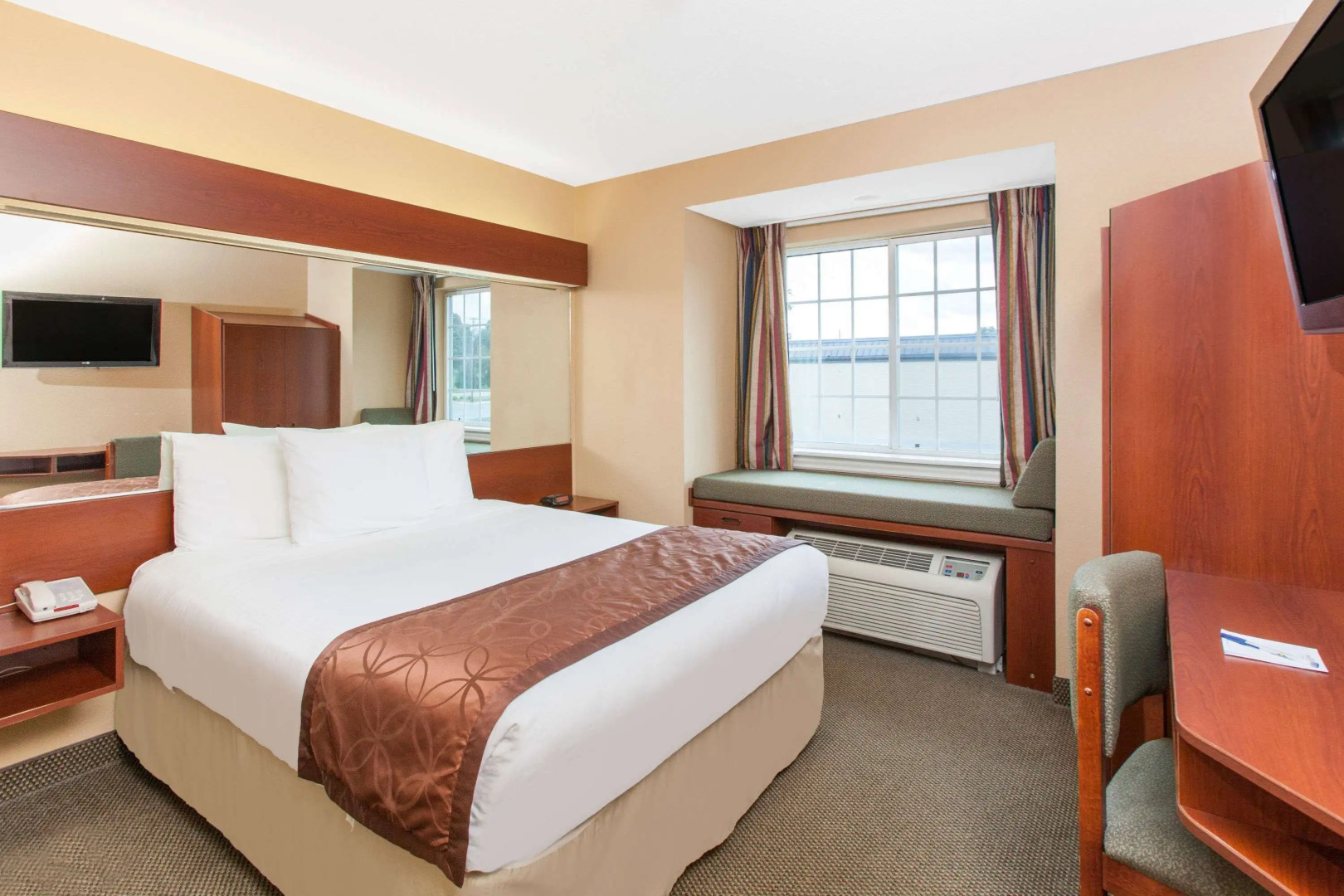 Microtel Inn & Suites by Wyndham Rogers