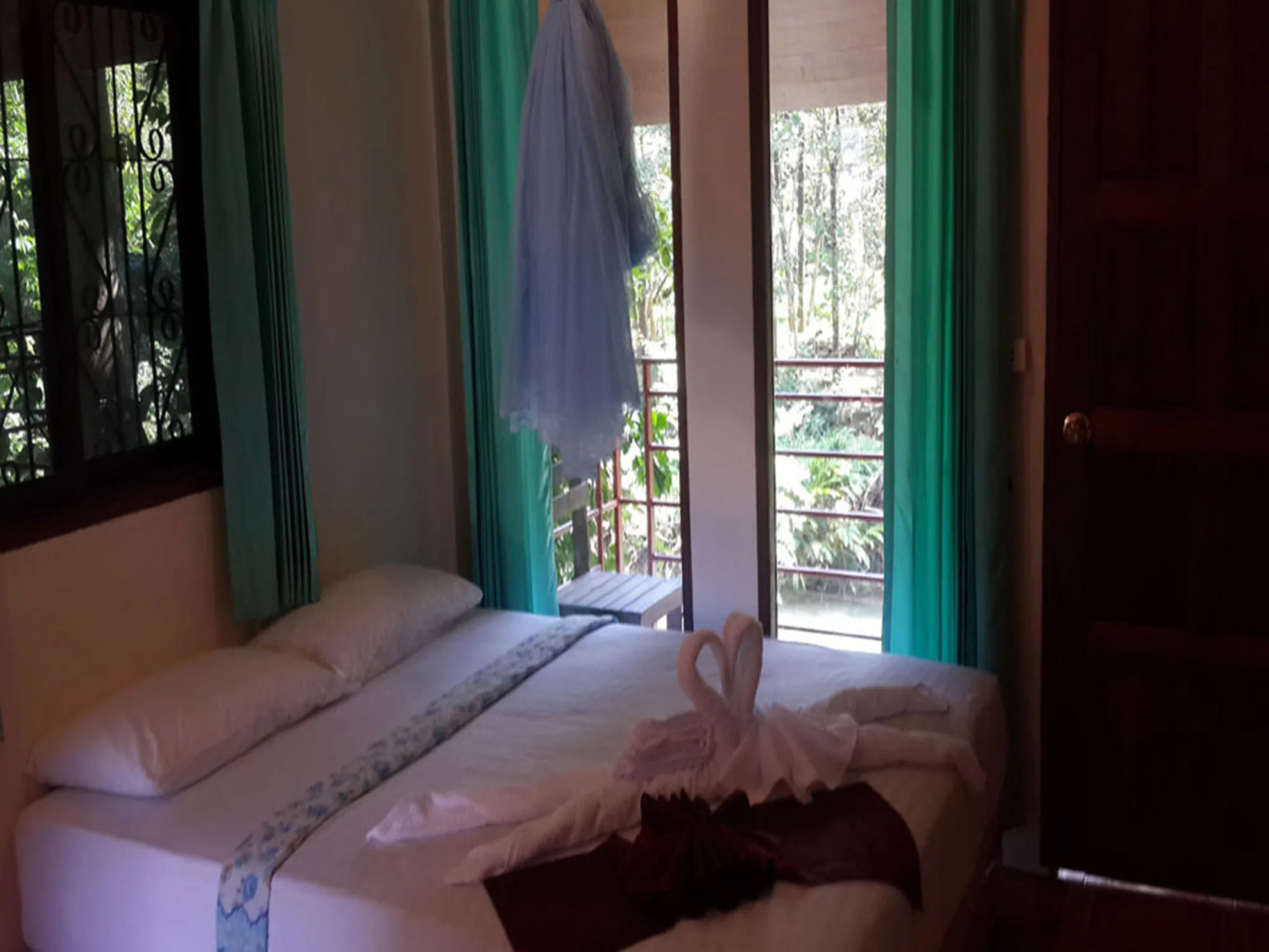 Khao Sok Jungle Huts