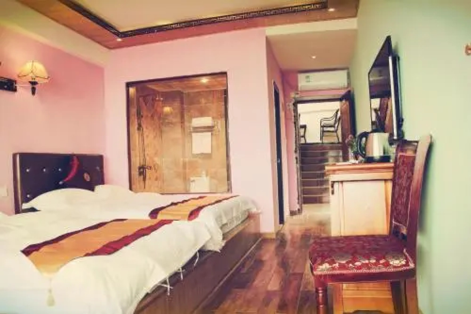 Sunshine Holiday Inn