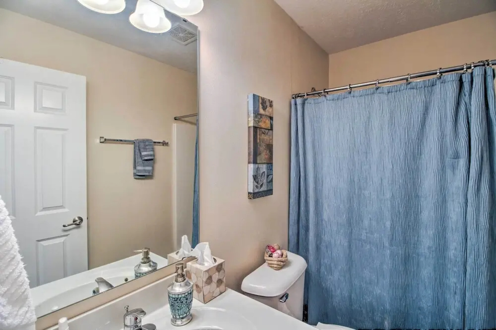 Pet-friendly Home w/ Yard: 9 Mi to Table Rock Lake