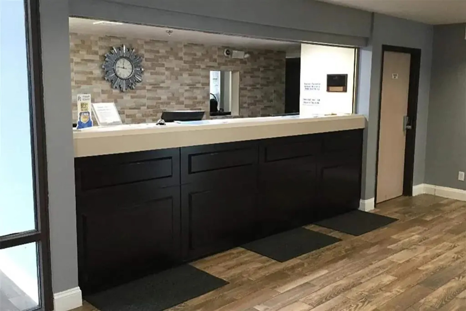 Howard Johnson Inn Cleveland Airport