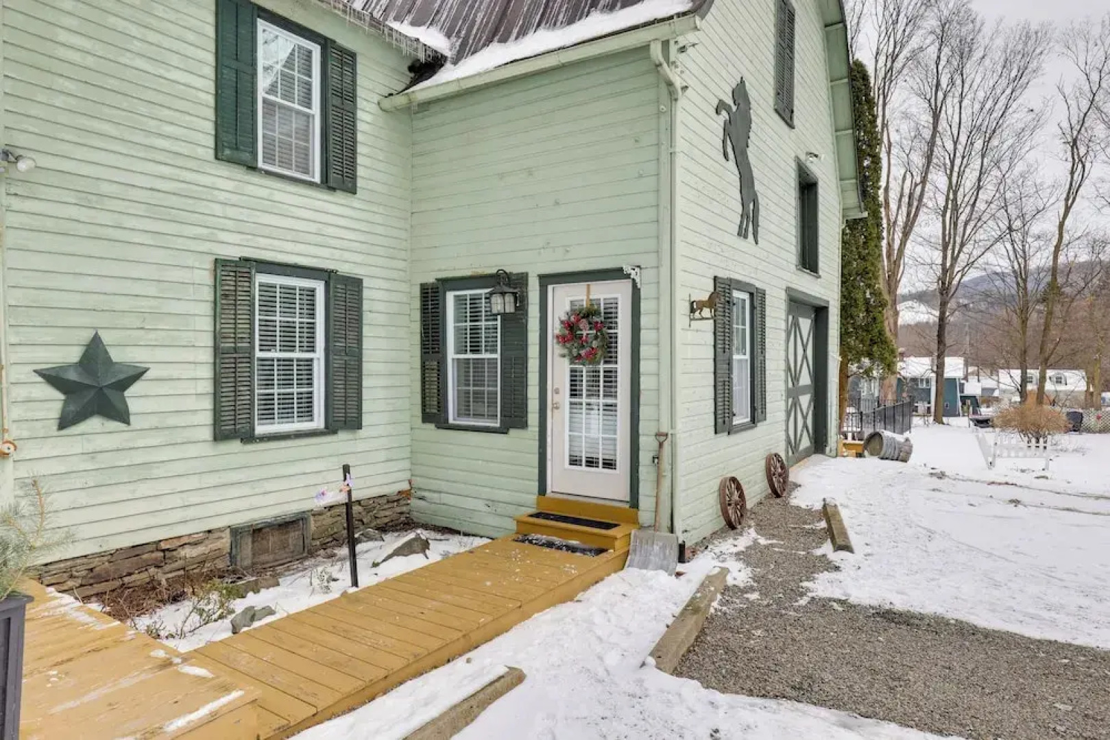 Walkable Studio on Historic Hammondsport Property!