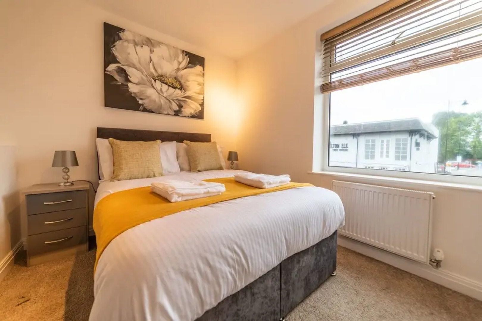 The Elk Suite Sasco Apartments