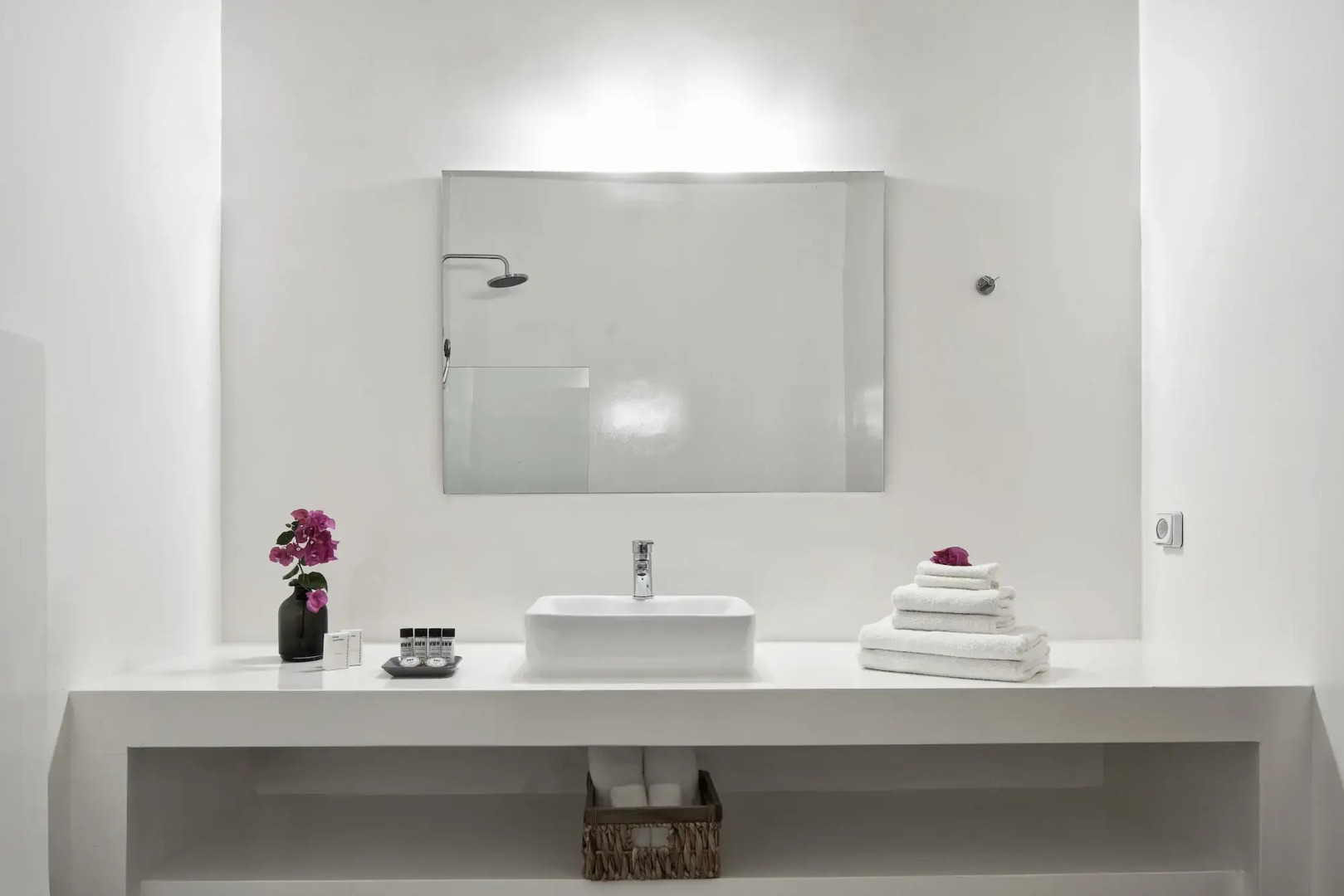 Mr & Mrs White Tinos