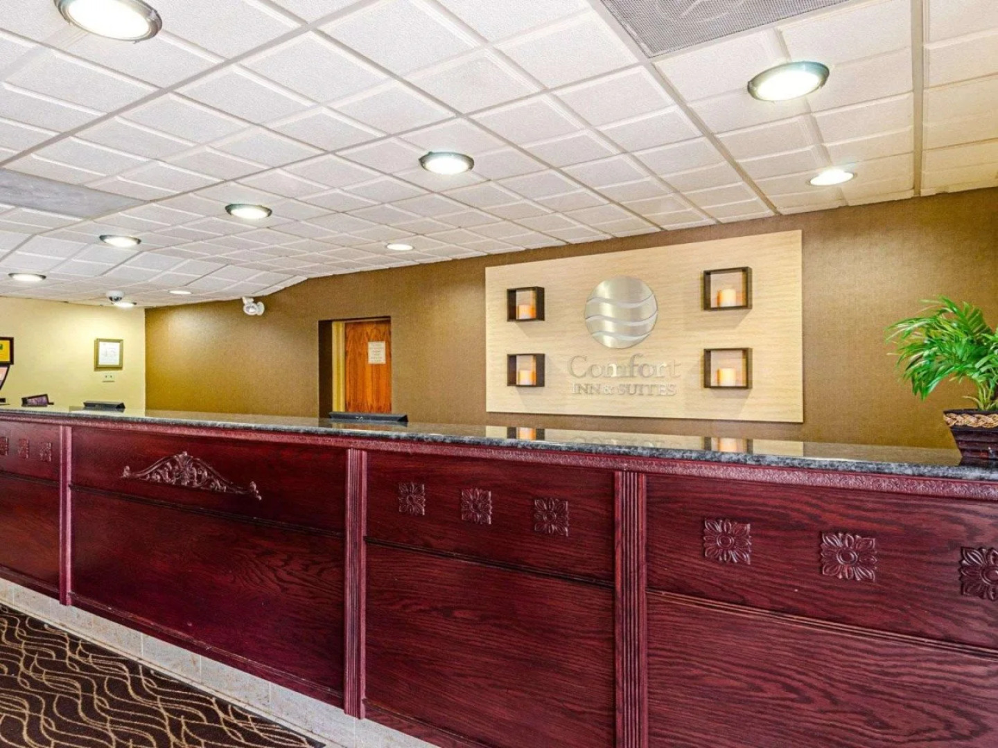 Comfort Inn & Suites Fall River