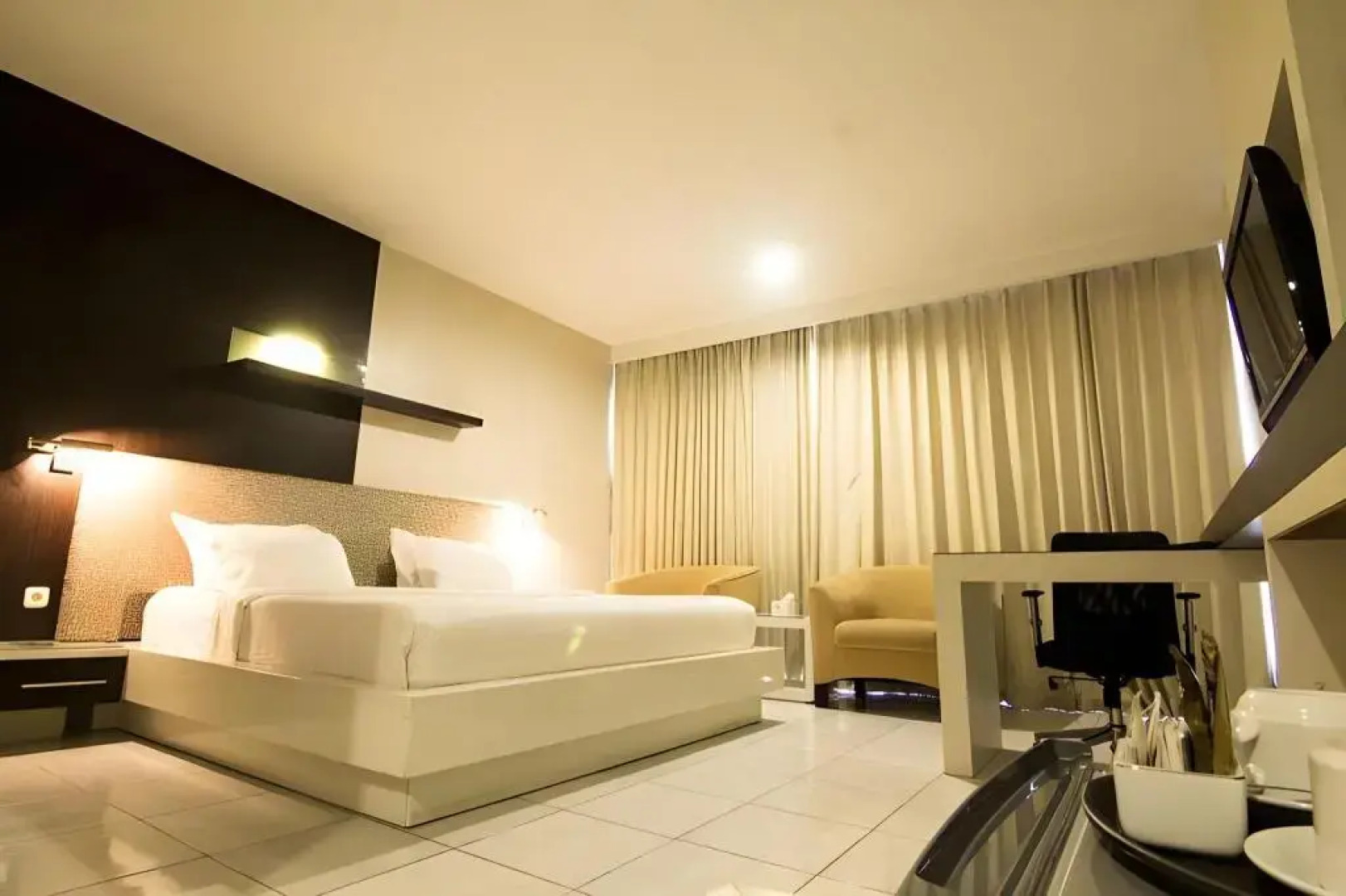 Royal Hotel n' Lounge