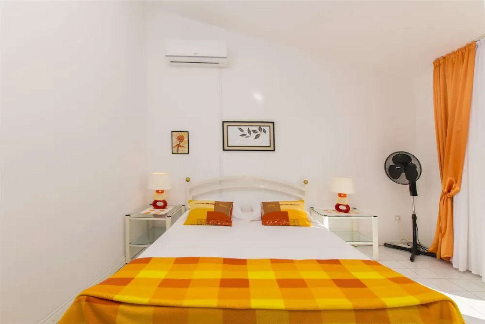 Apartments and Rooms On the Beach