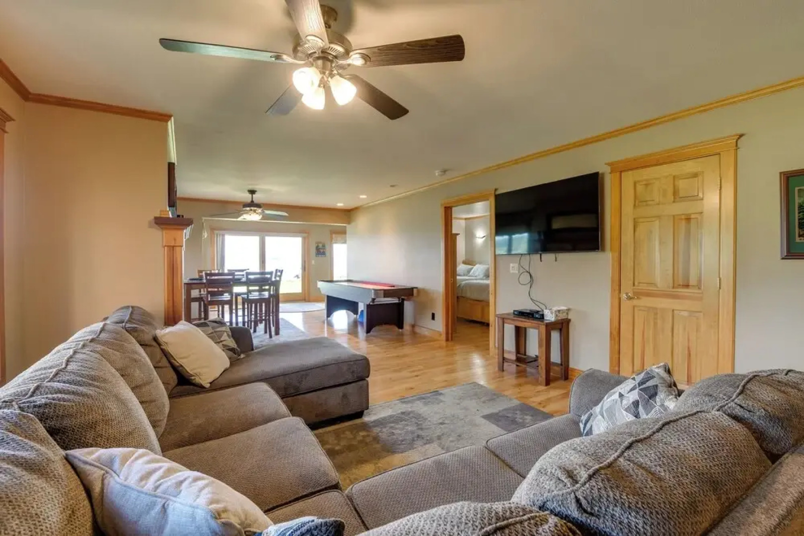 Pool Access: Waterfront Lake Memphremagog Condo!