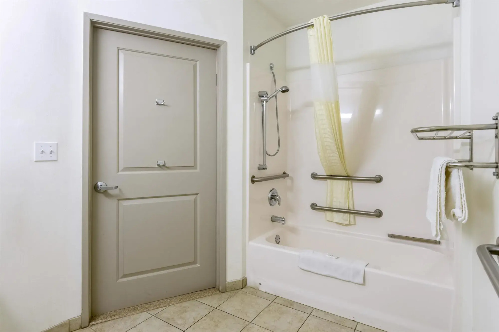 Studio 6 Bakersfield, CA