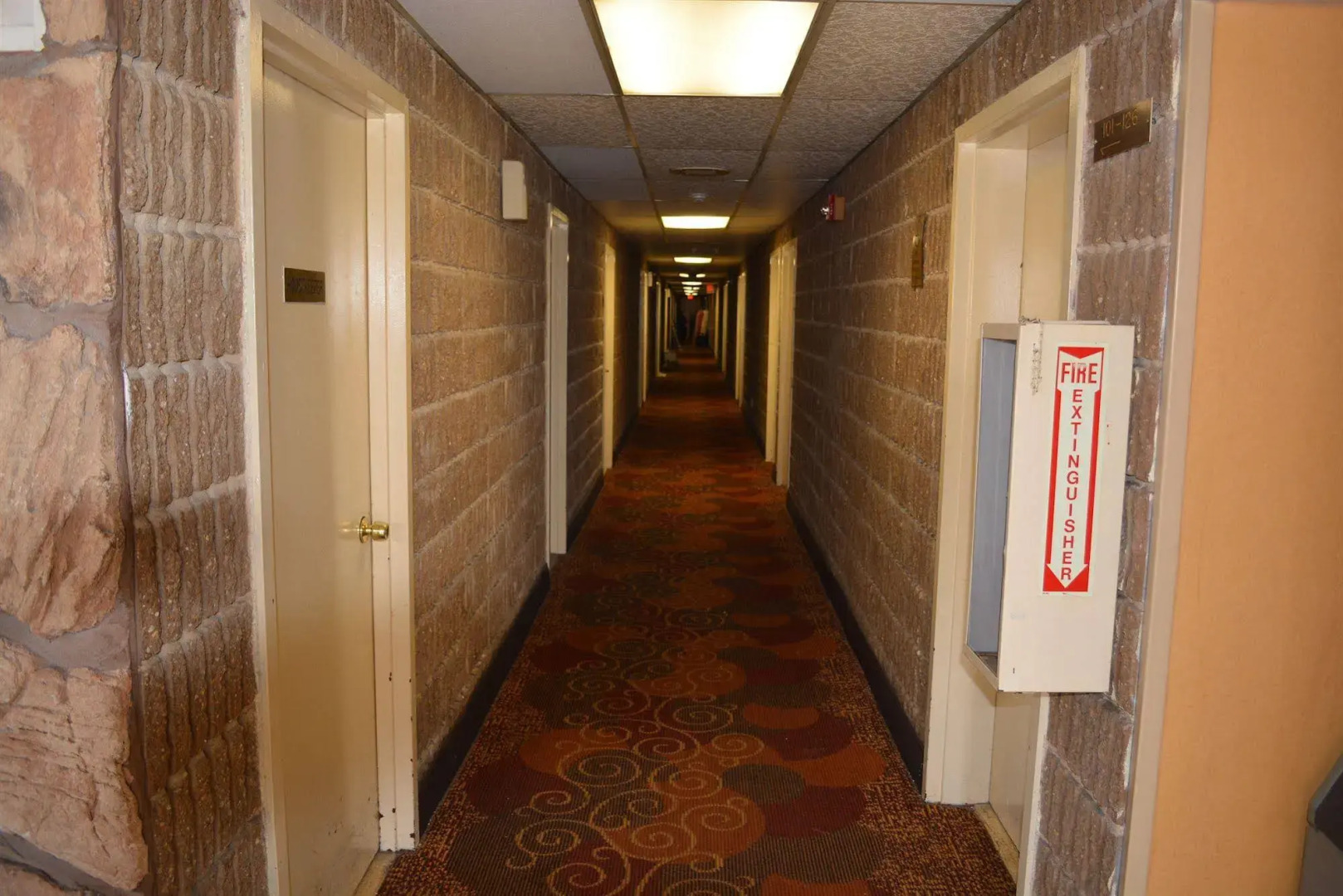 Travelodge by Wyndham Avenel Woodbridge