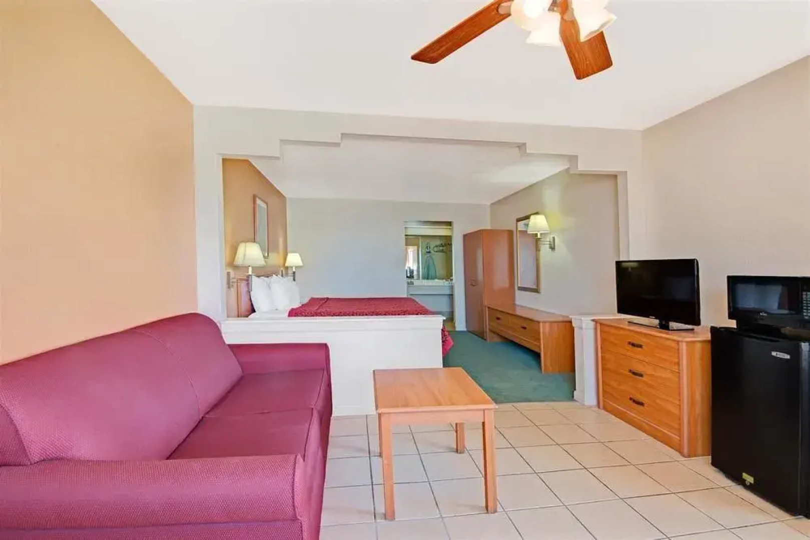 Days Inn & Suites Braunig Lake