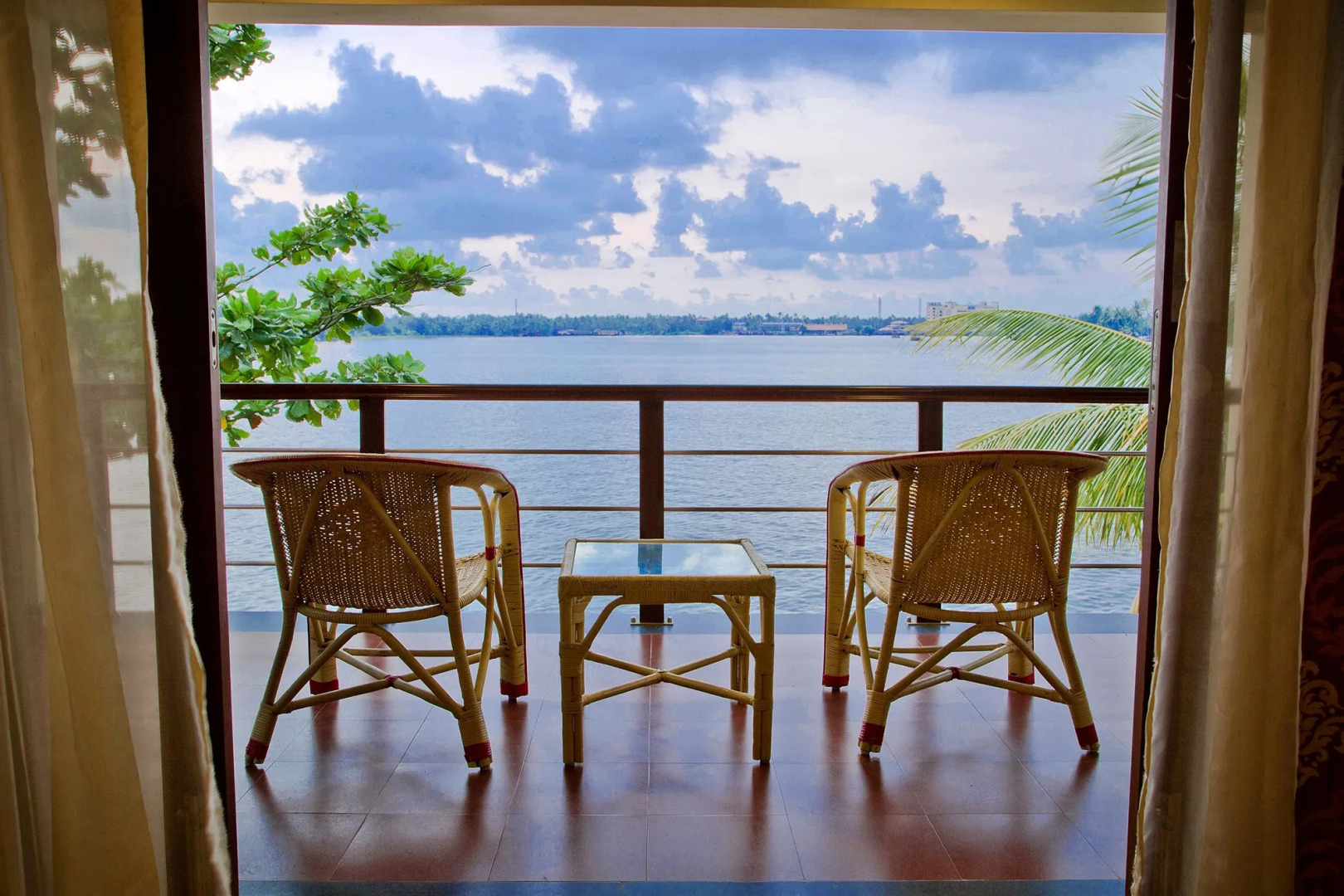 Sterling Lake Palace Alleppey