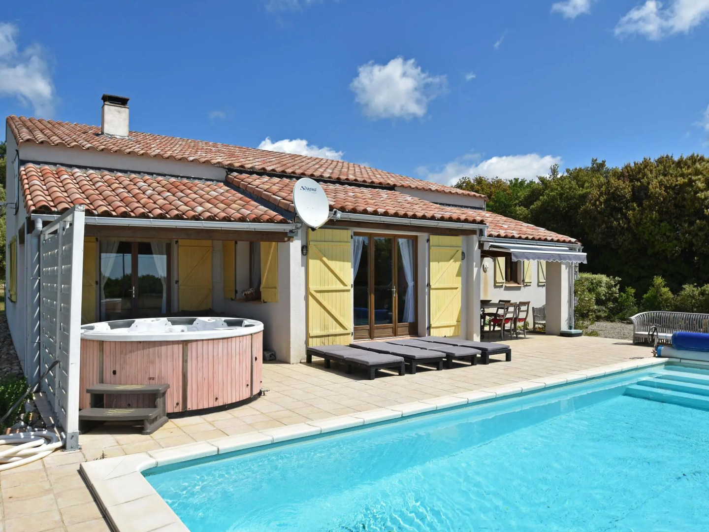 Lush villa in Vélieux with private heated swimming pool