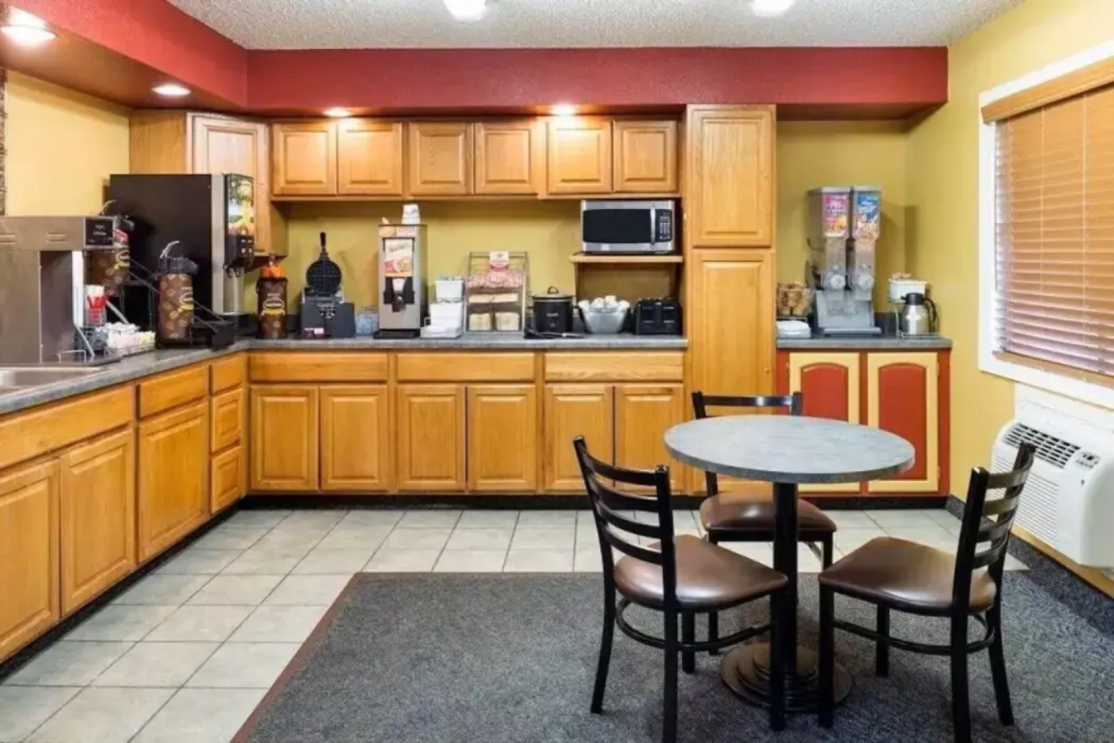 Capital O Amerihost Inn and Suites Kingdom City Hwy 54 MO