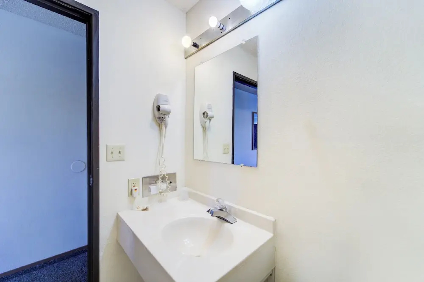 Capital O Amerihost Inn and Suites Kingdom City Hwy 54 MO