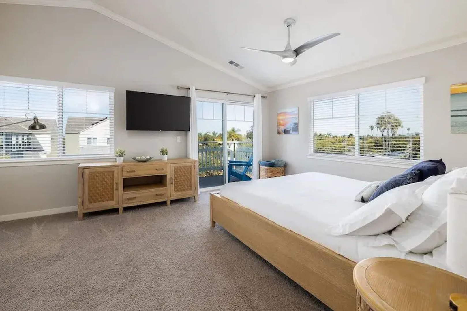 Large 4 Bedroom Close To Beach