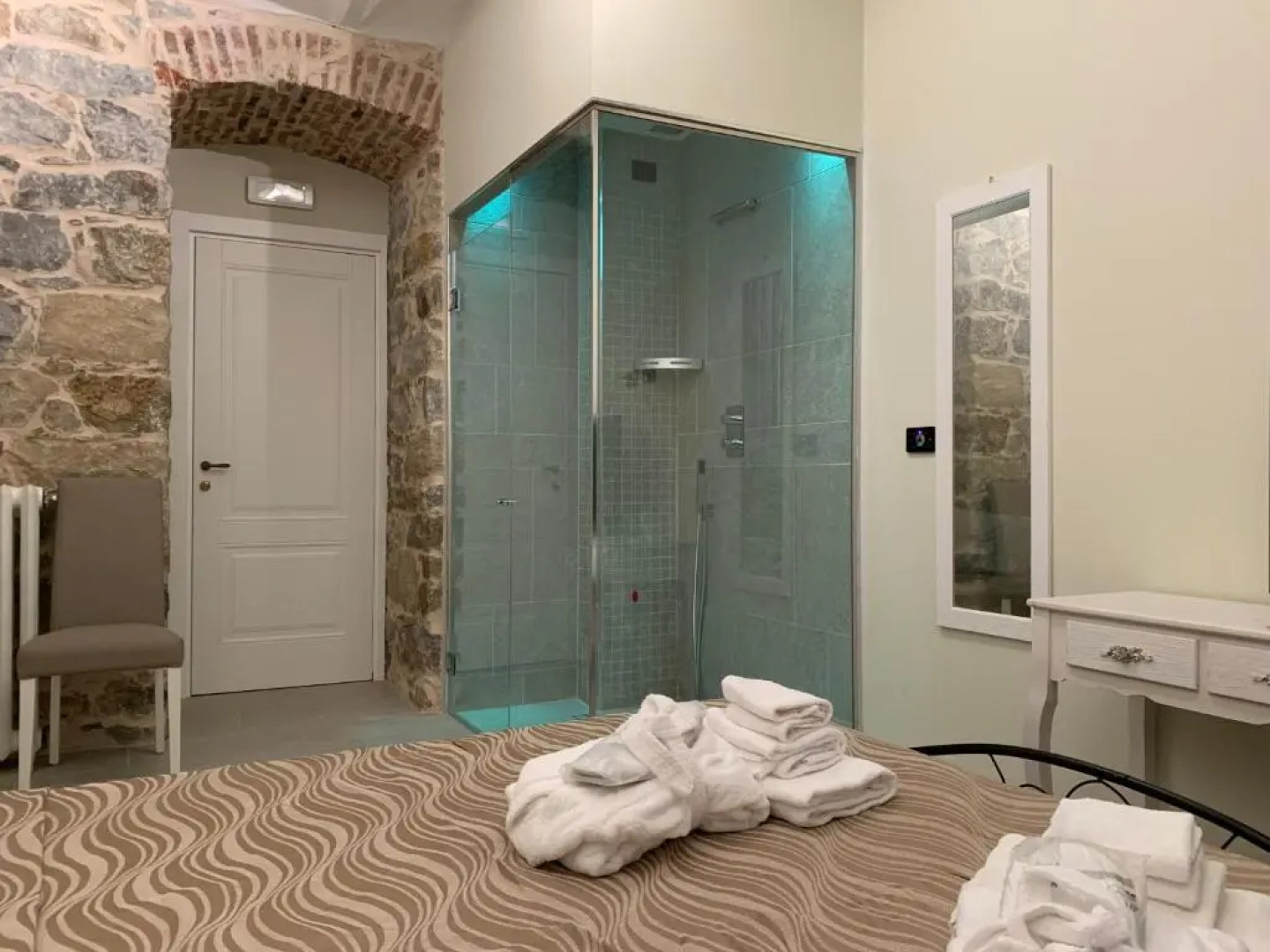 Spa & Wellness by Des Anglais " Ingresso SPA gratuito"