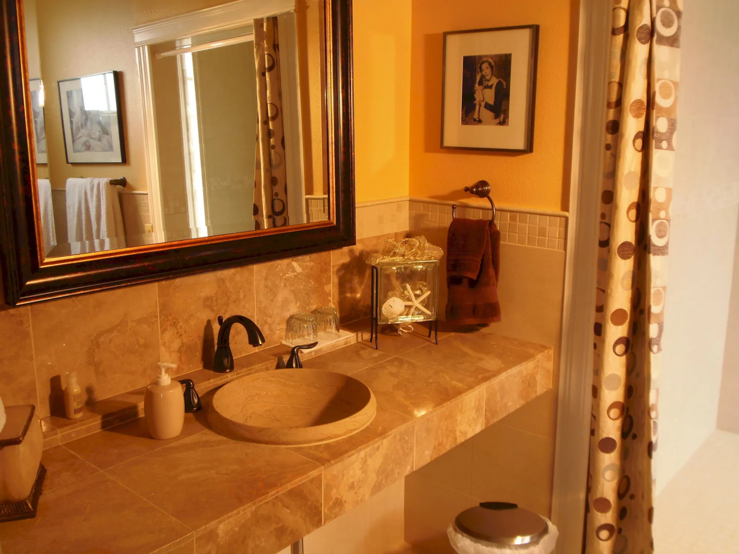 The Collins Inn and Seaside Cottages - Adults Only