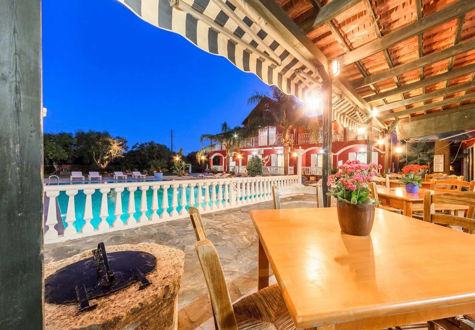 Borsalino Studios & Apartments