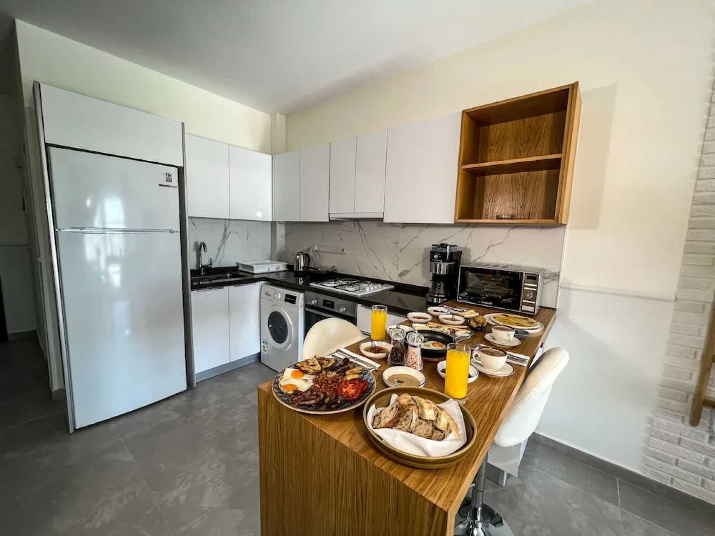 Iona Pool Apartments