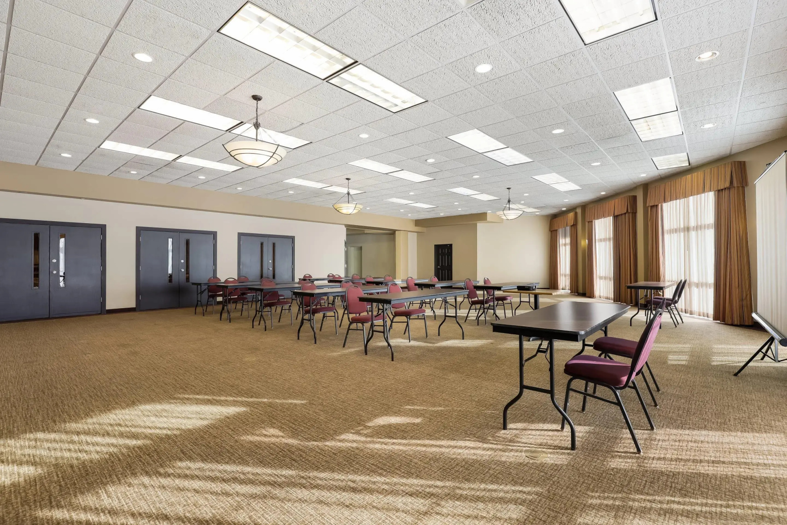 MainStay Suites Fitchburg - Madison