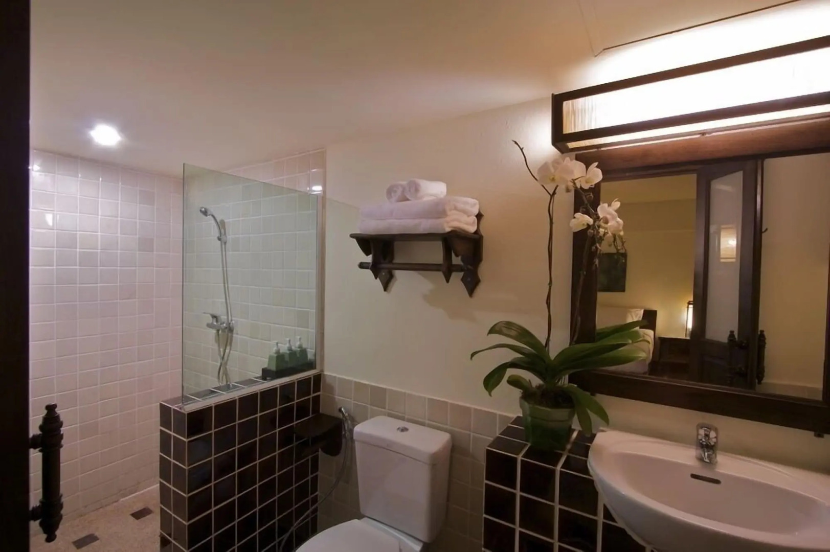 Anoma Boutique House