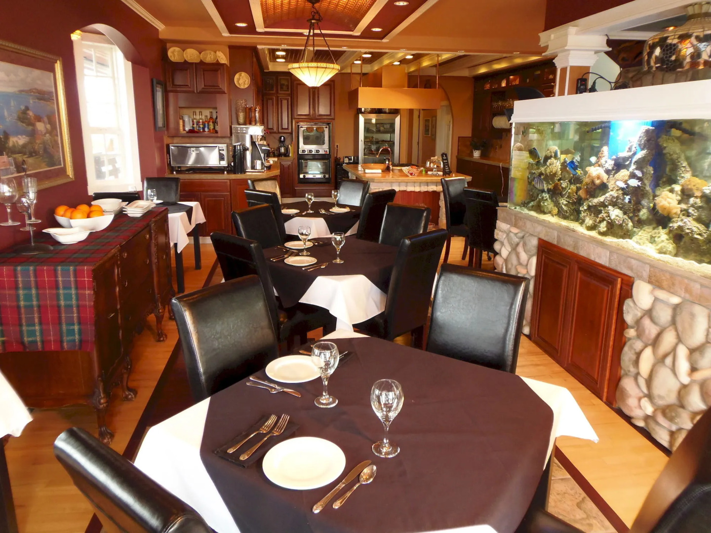 The Collins Inn and Seaside Cottages - Adults Only