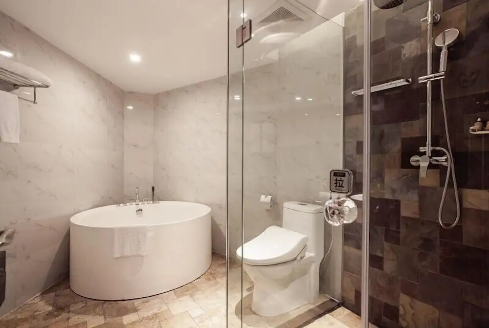 Yurong West Lake Cottage Resort Hotel