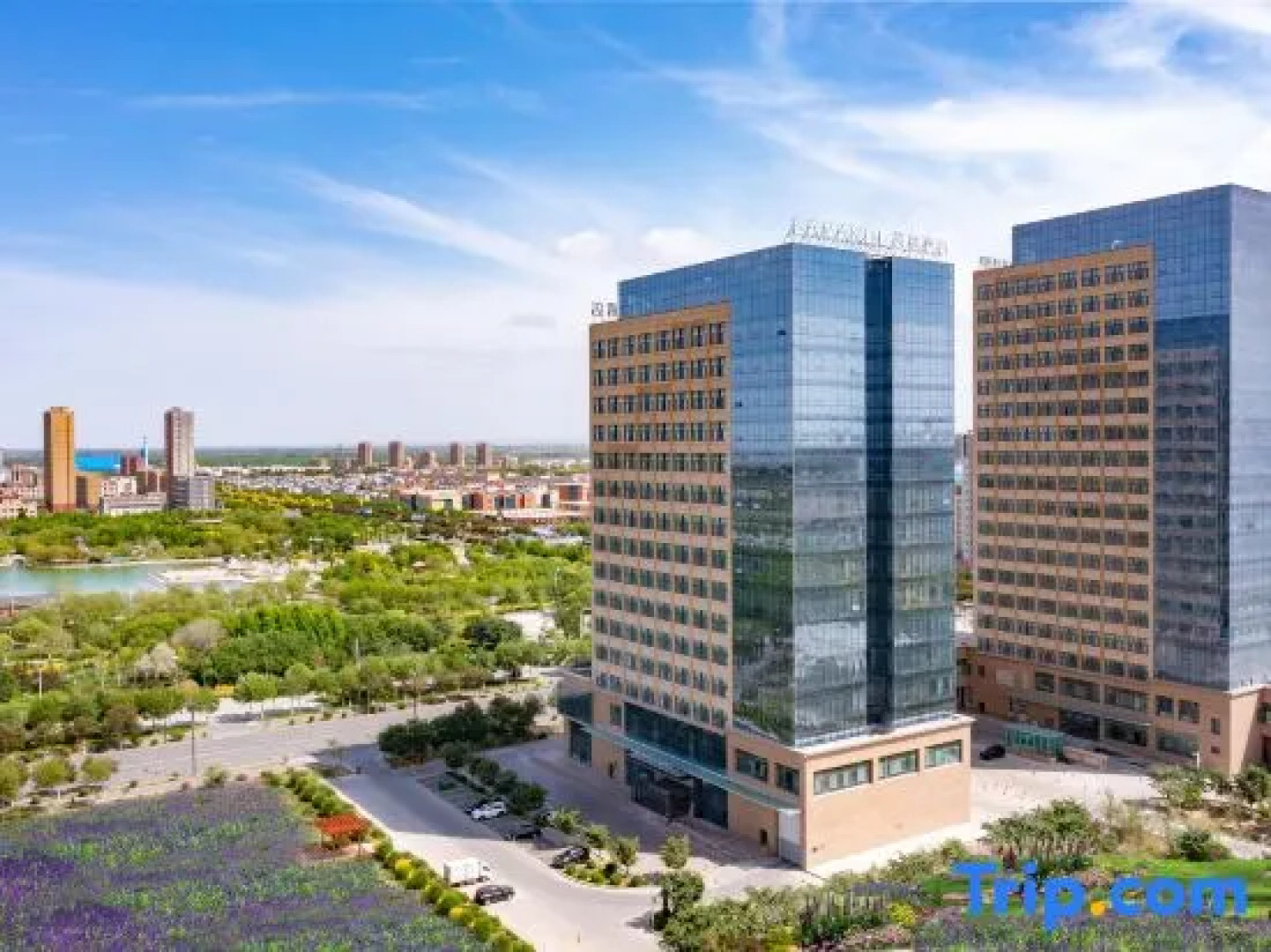 Lavande Hotels· Kuitun Center Park