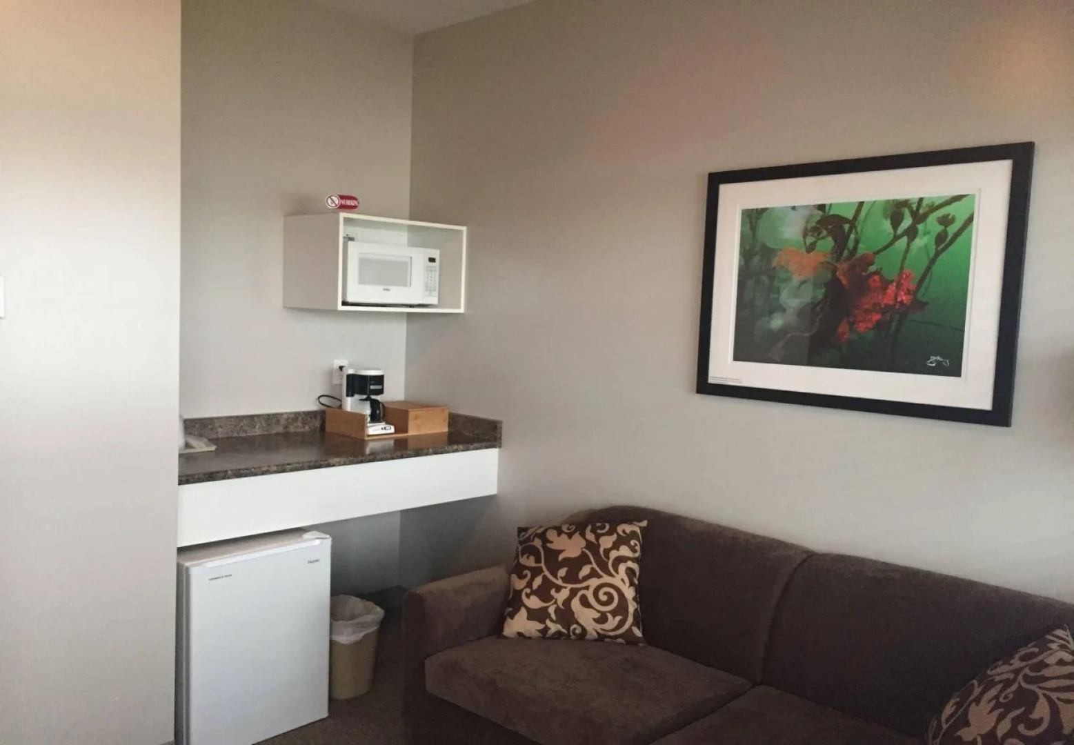 Sportsman's Inn on the Harbour Front