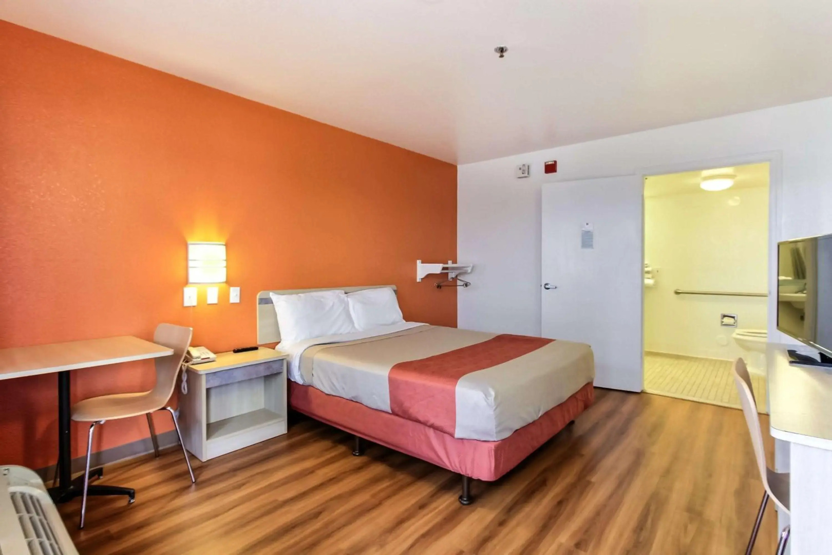 Motel 6 Salinas, CA - North Monterey Area